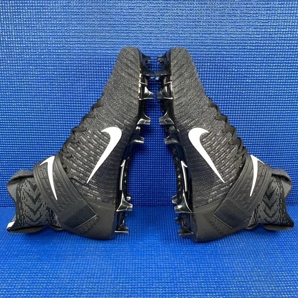 NIKE ALPHA MENACE ELITE 2 Men`s Size 11 Black White Football Cleats A03374-001 main image 6